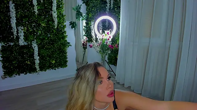 Snapshot of VivienCarter chatting on 03/03/26, 03:46 VivienCarter online show from 03/03/26, 03:46