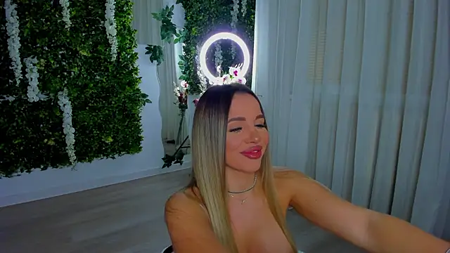 Snapshot of VivienCarter chatting on 02/24/26, 04:02 VivienCarter online show from 02/24/26, 04:02