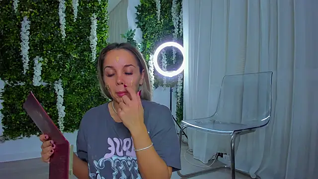 Snapshot of VivienCarter chatting on 10/24/25, 07:02 VivienCarter online show from 10/24/25, 07:02