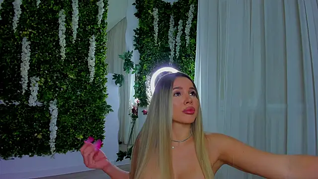 Snapshot of VivienCarter chatting on 02/26/26, 04:23 VivienCarter online show from 02/26/26, 04:23