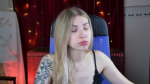 EllieCutes online show from 04/23/26, 07:26