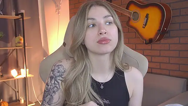EllieCutes online show from 04/30/26, 09:05