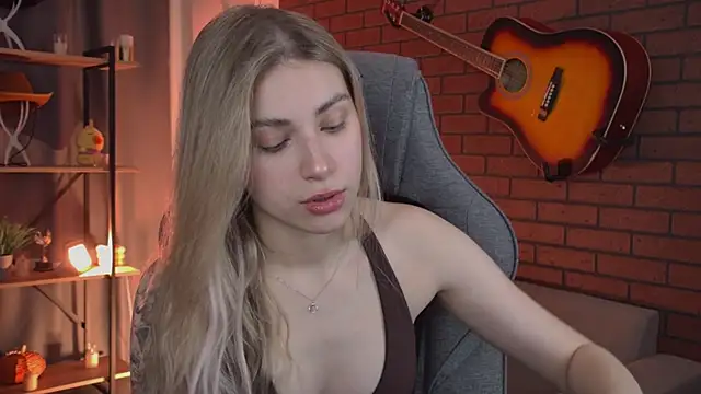 EllieCutes online show from 04/12/26, 09:34