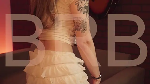 EllieCutes online show from 04/10/26, 08:21