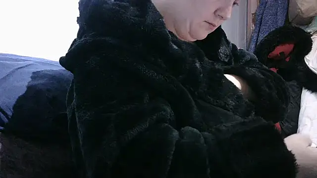 busty-bella1 online show from 10/21/25, 10:14