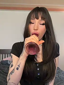 madelinexx online show from 04/10/26, 09:05