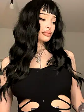 madelinexx online show from 12/14/25, 10:21