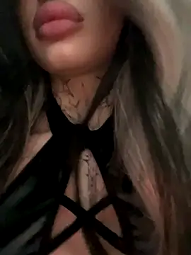 madelinexx online show from 10/25/25, 10:03