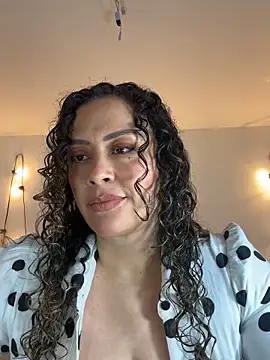 Snapshot of Elizabeth_Dupont chatting on 10/29/25, 07:02 Elizabeth Dupont online show from 10/29/25, 07:02