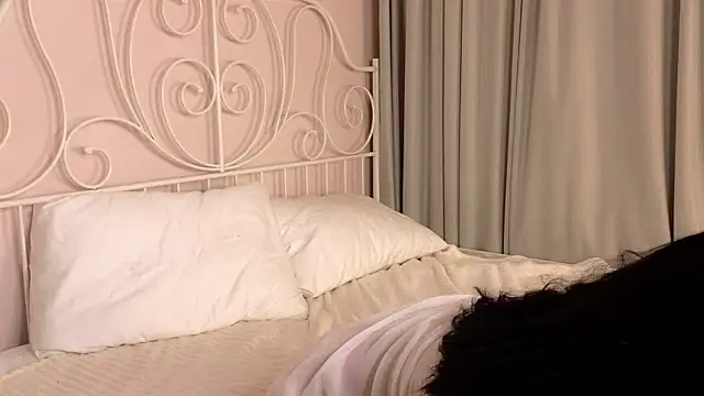 Snapshot of WildaBendell chatting on 02/17/25, 05:55 WildaBendell online show from 02/17/25, 05:55