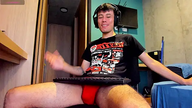 Huge latin cock online show from 06/30/26, 09:15