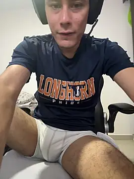 Snapshot of Huge_latin_cock chatting on 04/20/26, 08:10 Huge latin cock online show from 04/20/26, 08:10