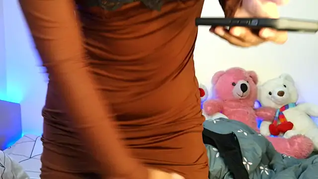 Snapshot of bad_diva chatting on 09/20/25, 08:41 bad diva online show from 09/20/25, 08:41