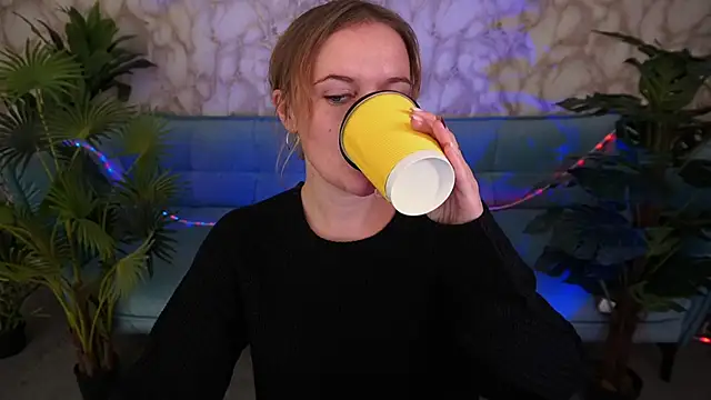 MaribelRiverr  online show from 10/11/25, 05:41