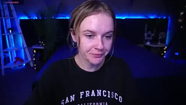 MaribelRiverr  online show from 09/18/25, 05:54