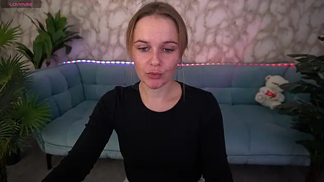 MaribelRiverr  online show from 10/14/25, 05:52