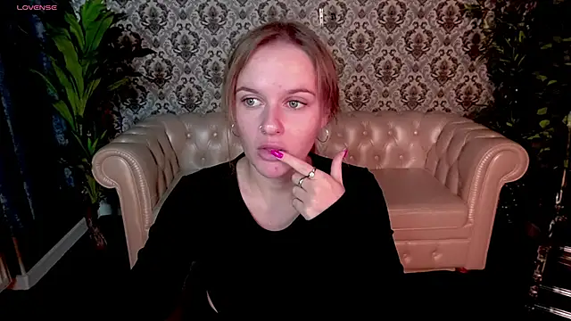 MaribelRiverr  online show from 09/21/25, 05:23