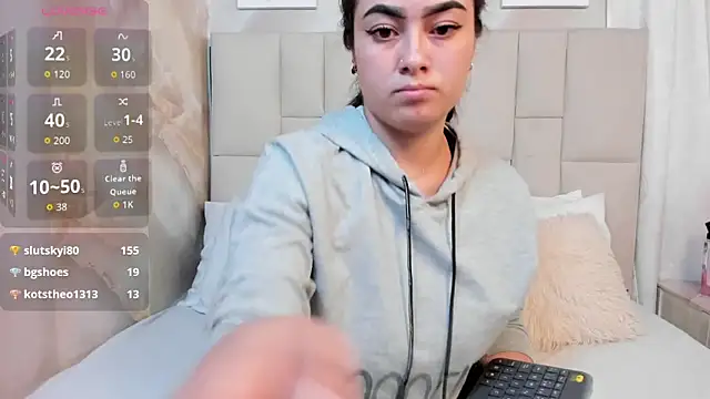 Jaslyn  Smith online show from 10/28/25, 04:39