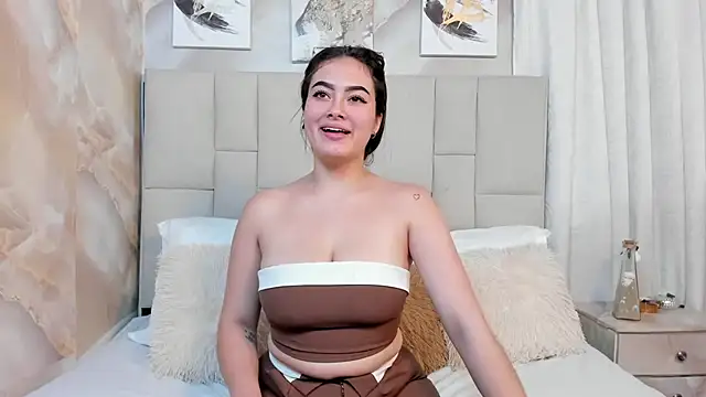 Jaslyn  Smith online show from 10/22/25, 04:17