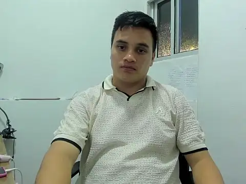 Snapshot of ahntony__69 chatting on 06/08/26, 05:52 ahntony 69 online show from 06/08/26, 05:52