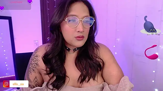 Snapshot of Lissa1__ chatting on 01/15/26, 02:48 Lissa1 online show from 01/15/26, 02:48