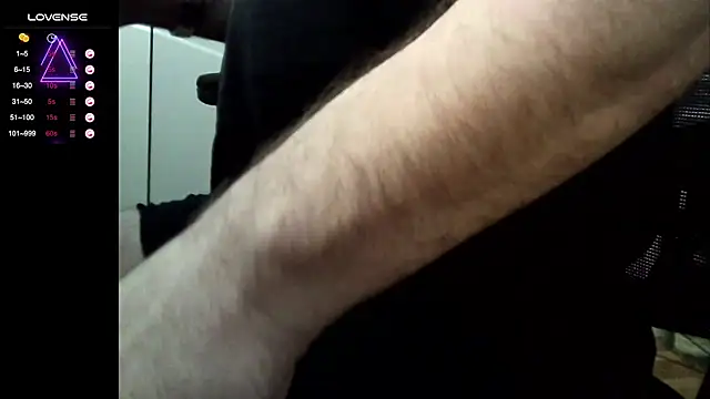 Snapshot of Big_And_ThickUK chatting on 02/14/25, 03:26 Big And ThickUK online show from 02/14/25, 03:26