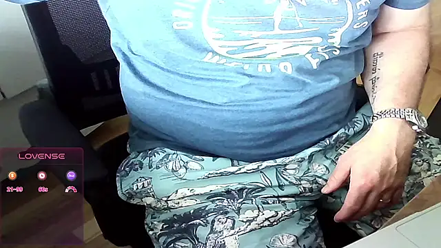 Big And ThickUK online show from 06/18/26, 12:21