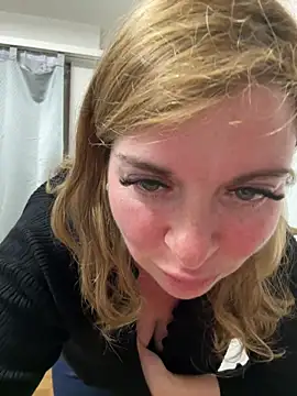 Snapshot of Lombada chatting on 03/09/26, 08:45 Lombada online show from 03/09/26, 08:45