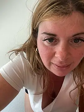 Snapshot of Lombada chatting on 04/05/26, 02:24 Lombada online show from 04/05/26, 02:24