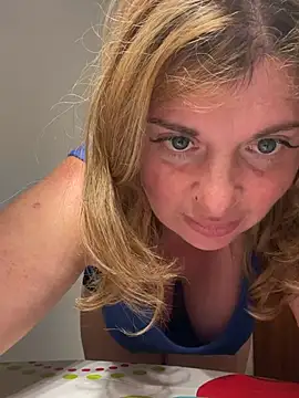 Snapshot of Lombada chatting on 04/15/26, 08:31 Lombada online show from 04/15/26, 08:31