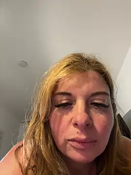 Snapshot of Lombada chatting on 03/12/26, 10:52 Lombada online show from 03/12/26, 10:52