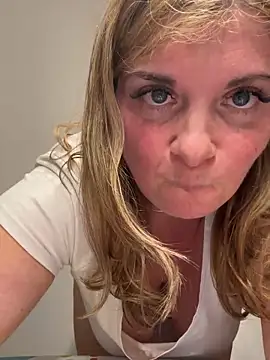 Snapshot of Lombada chatting on 03/21/26, 09:51 Lombada online show from 03/21/26, 09:51