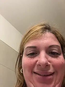 Snapshot of Lombada chatting on 03/31/26, 08:33 Lombada online show from 03/31/26, 08:33