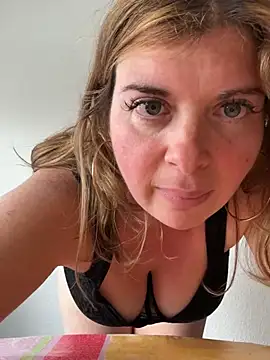 Snapshot of Lombada chatting on 02/10/26, 10:36 Lombada online show from 02/10/26, 10:36