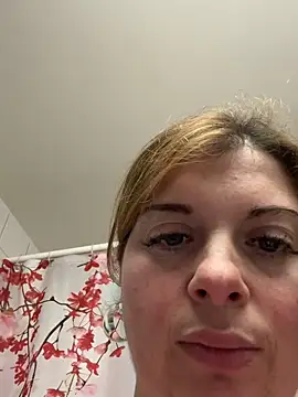 Snapshot of Lombada chatting on 02/04/26, 04:24 Lombada online show from 02/04/26, 04:24