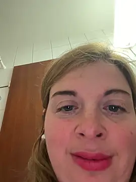 Snapshot of Lombada chatting on 03/04/26, 01:30 Lombada online show from 03/04/26, 01:30