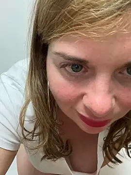 Snapshot of Lombada chatting on 03/08/26, 04:38 Lombada online show from 03/08/26, 04:38