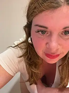 Snapshot of Lombada chatting on 02/14/26, 06:46 Lombada online show from 02/14/26, 06:46