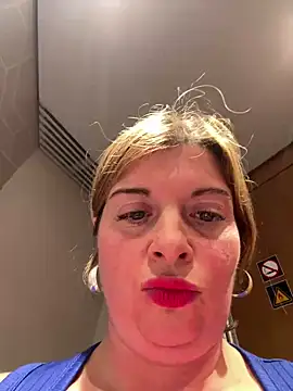 Snapshot of Lombada chatting on 02/18/26, 04:54 Lombada online show from 02/18/26, 04:54