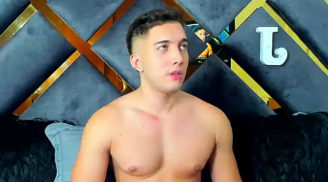 Snapshot of jeicob_stone chatting on 12/22/24, 05:21 jeicob stone online show from 12/22/24, 05:21