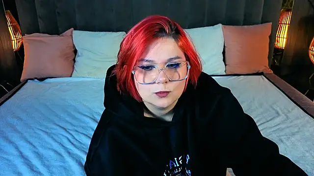 Snapshot of BettyDark chatting on 09/28/25, 08:05 BettyDark online show from 09/28/25, 08:05