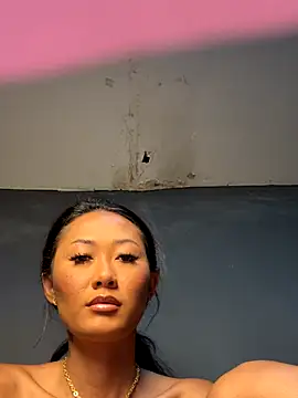 thai-dreamgirl online show from 11/17/25, 11:20