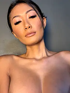 thai-dreamgirl online show from 10/28/25, 11:36