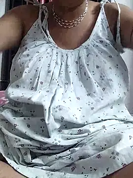 Snapshot of miss-Riy chatting on 06/08/26, 05:35 miss-Riy online show from 06/08/26, 05:35