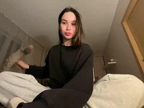 Roxie Mils online show from 11/09/25, 09:08