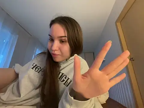 Roxie Mils online show from 12/20/25, 08:06