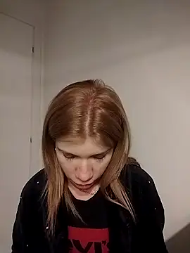 Snapshot of EvaRush chatting on 11/17/25, 11:31 EvaRush online show from 11/17/25, 11:31