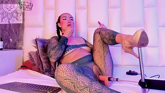 AntonellaQueenn online show from 05/13/26, 11:28