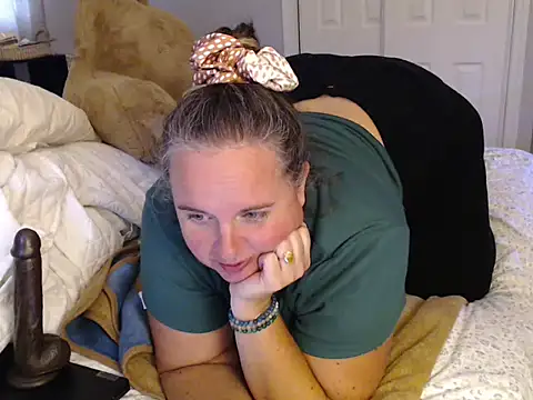 Snapshot of LauLauPAWG chatting on 09/22/25, 07:31 LauLauPAWG online show from 09/22/25, 07:31