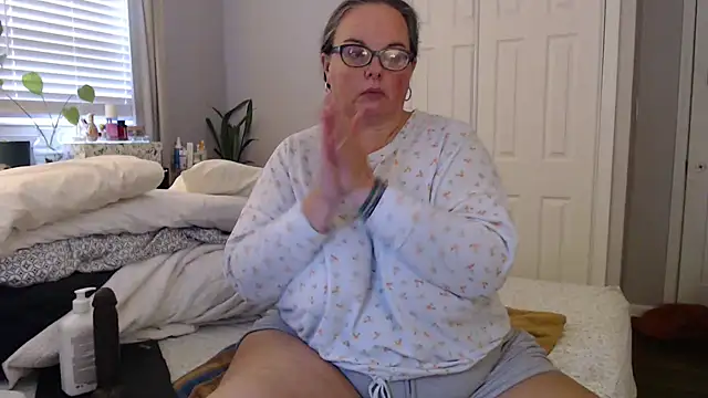 LauLauPAWG online show from 11/11/25, 08:14